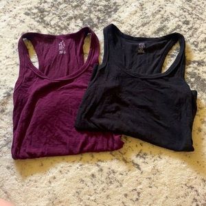 Two aerie tank tops 👀